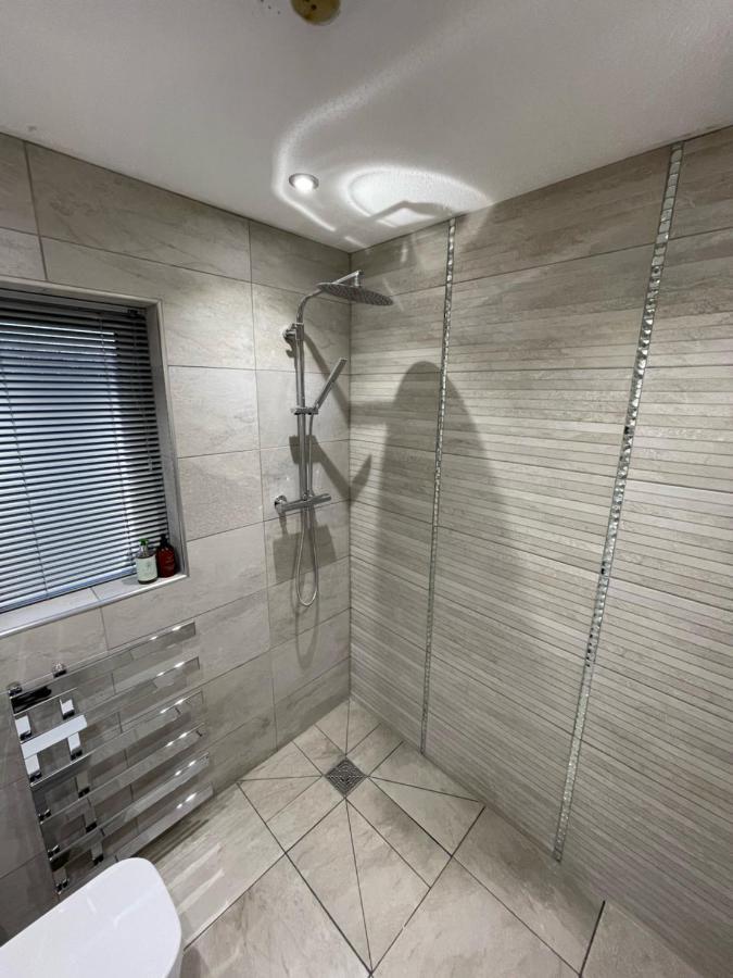 Riverside 2 Bedroom Townhouse With Car Charger Abergavenny Esterno foto